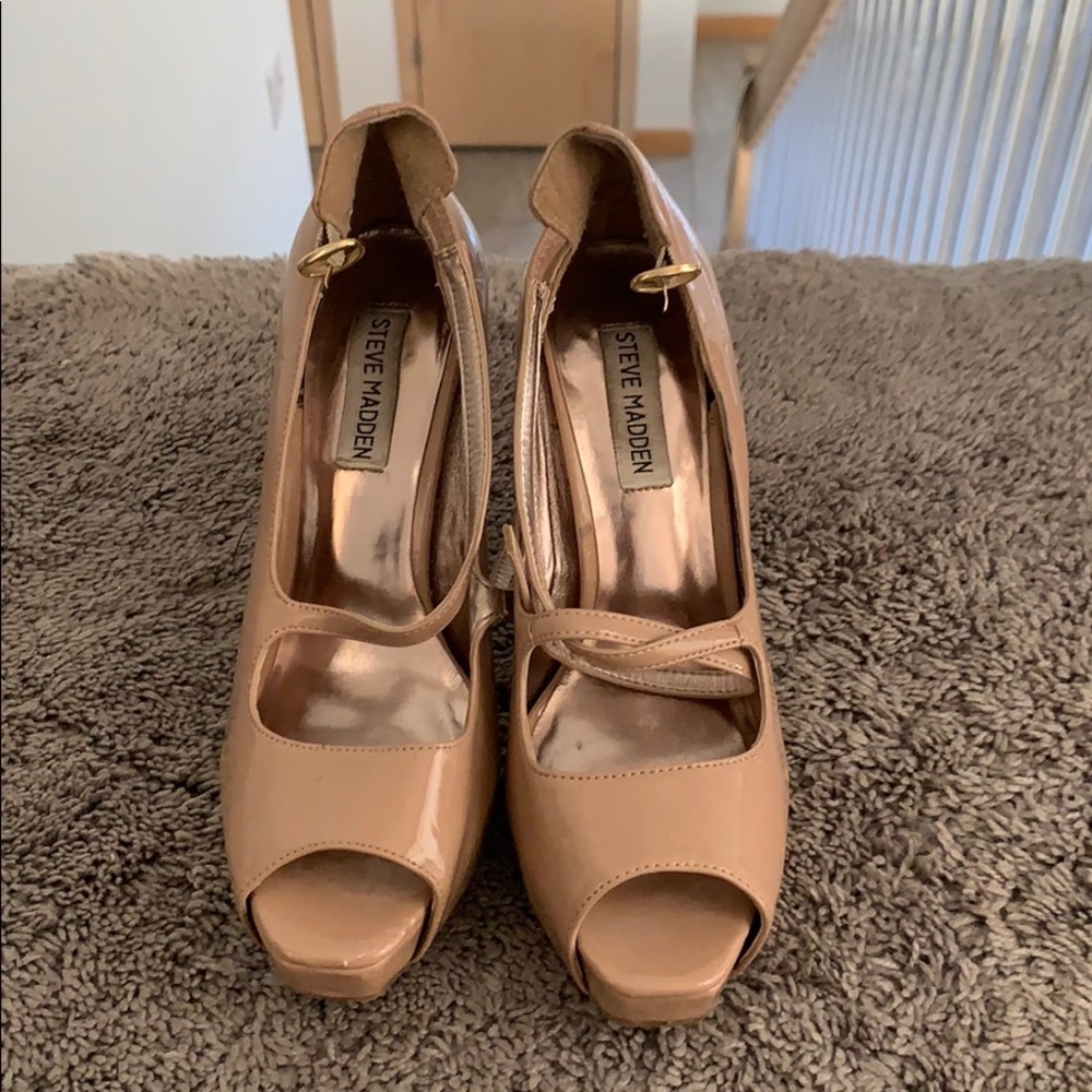 Steve Madden tan heels